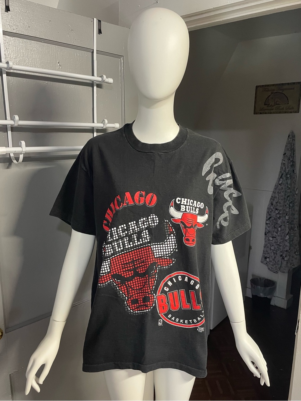 Vintage Team Rated Chicago Bulls Basketball Shirt Size Large Black Red Logo